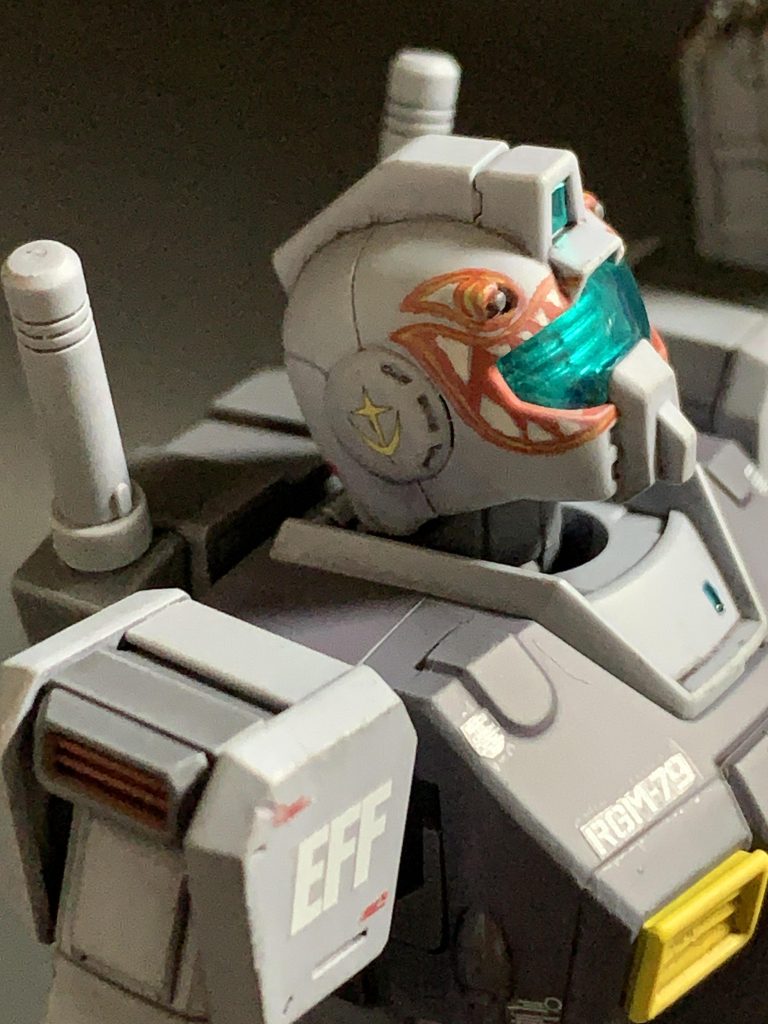 マーキングシールは余白をカットして貼りっぱなしです。頭の両サイドの丸いとこだけ水転写デカールです。