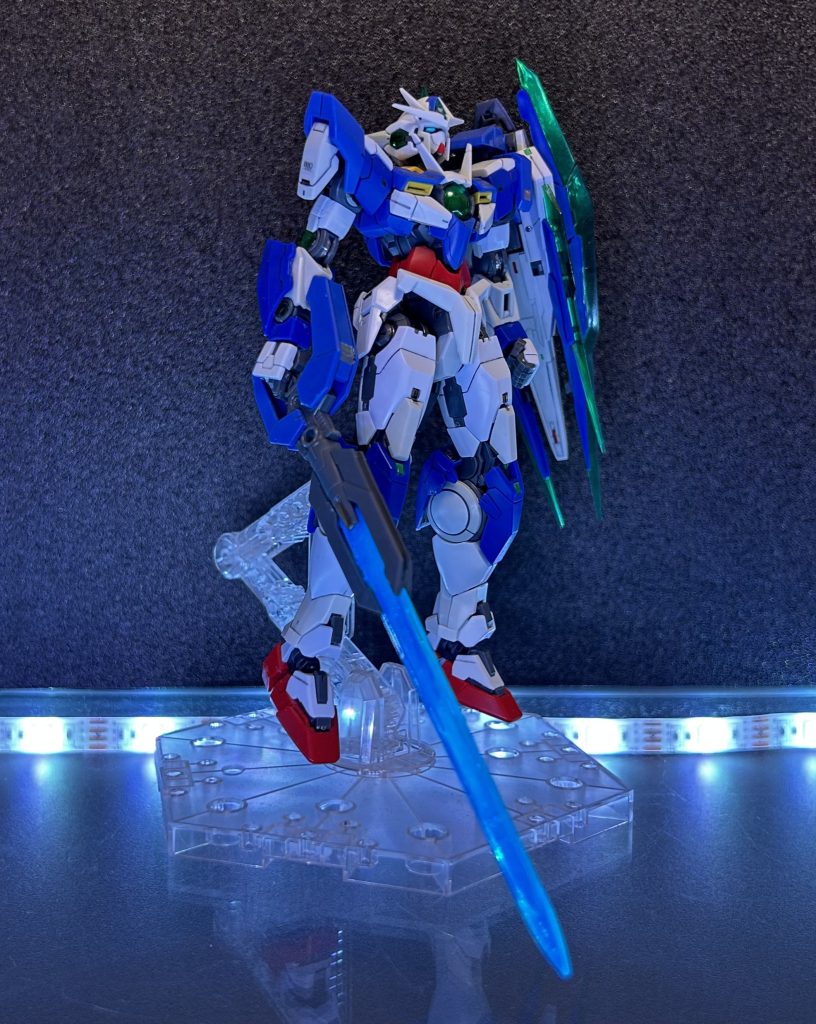 ツインアイとGNソードをガイア蛍光クリアで発光させてみました。