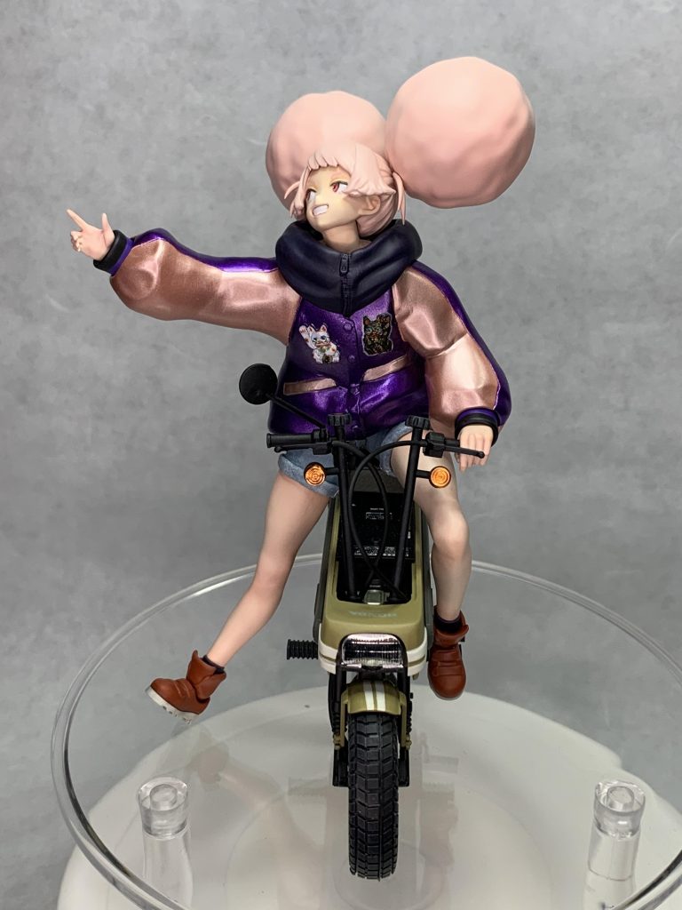 首以外も固定フィギュアを作るイメージで服やひざをシームレス化しています。手首、足首、靴は固定化していません。