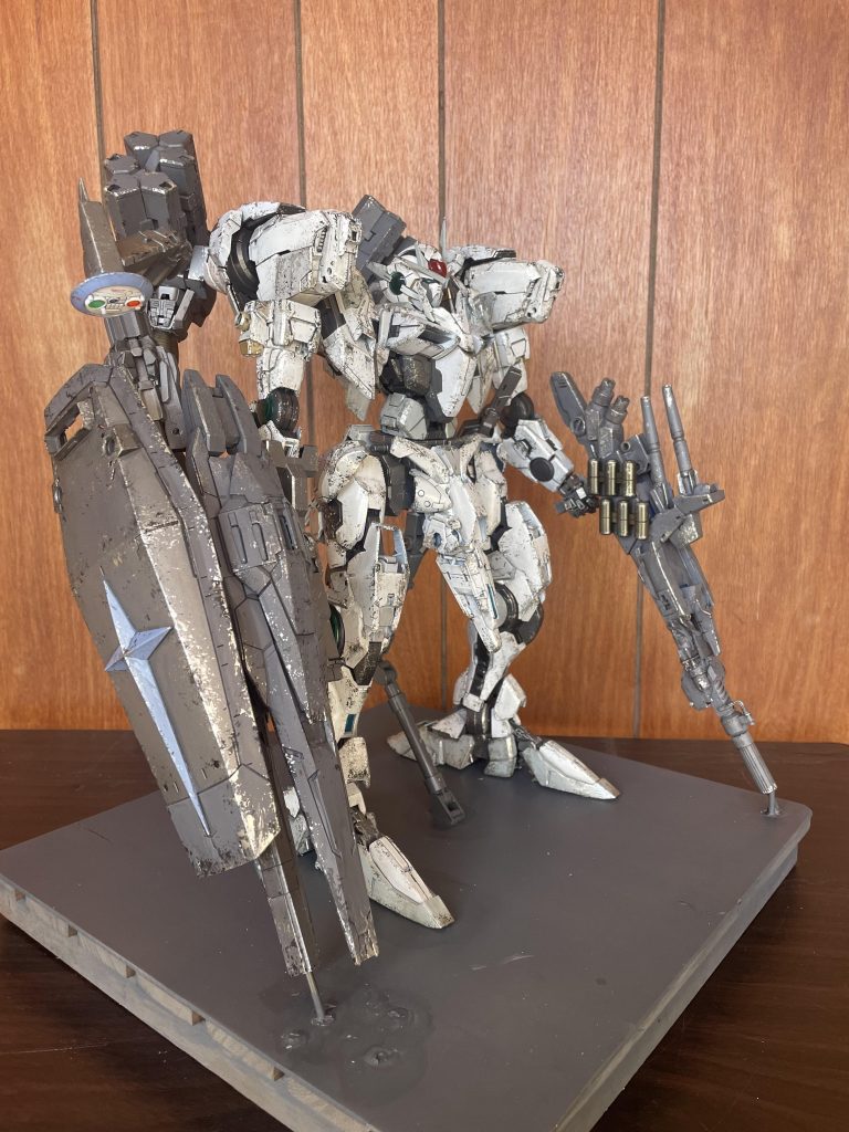 ソレスタルビーイングではなく、連邦軍ガンダム シールドを付けたかったのです。