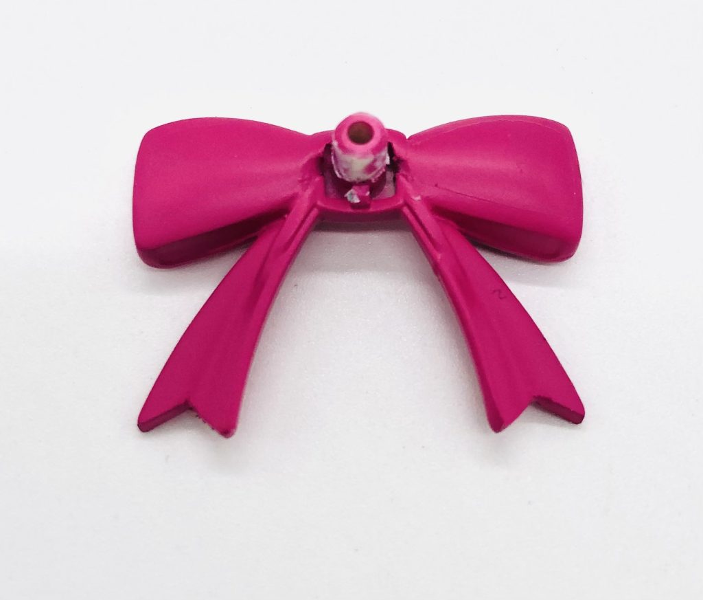 1番頑張ったポイント。リボン裏の肉抜き穴埋め。そして正面からはほぼ見えない。😭