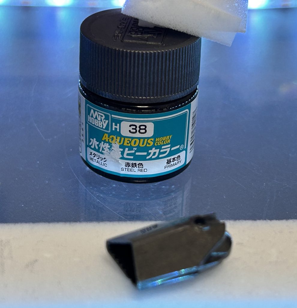 ガンダムマーカーのメタリックが気に入り、水性ホビーカラーで近似色を見つけたので、バーニア系に塗装してみました。