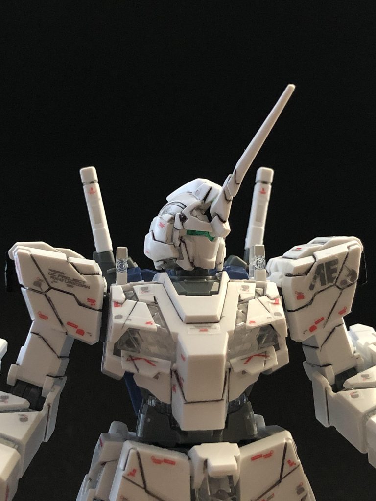 肩や膝の部分や顔パーツの改造にめちゃくちゃ苦戦したので無事完成して歓喜しています