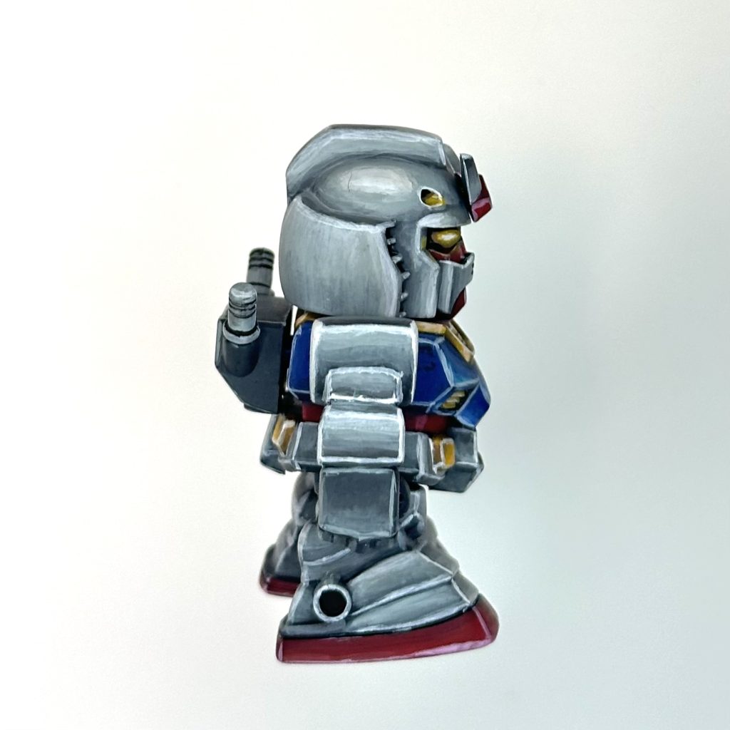 横向き。バズーカ持つとほぼ見えません😅