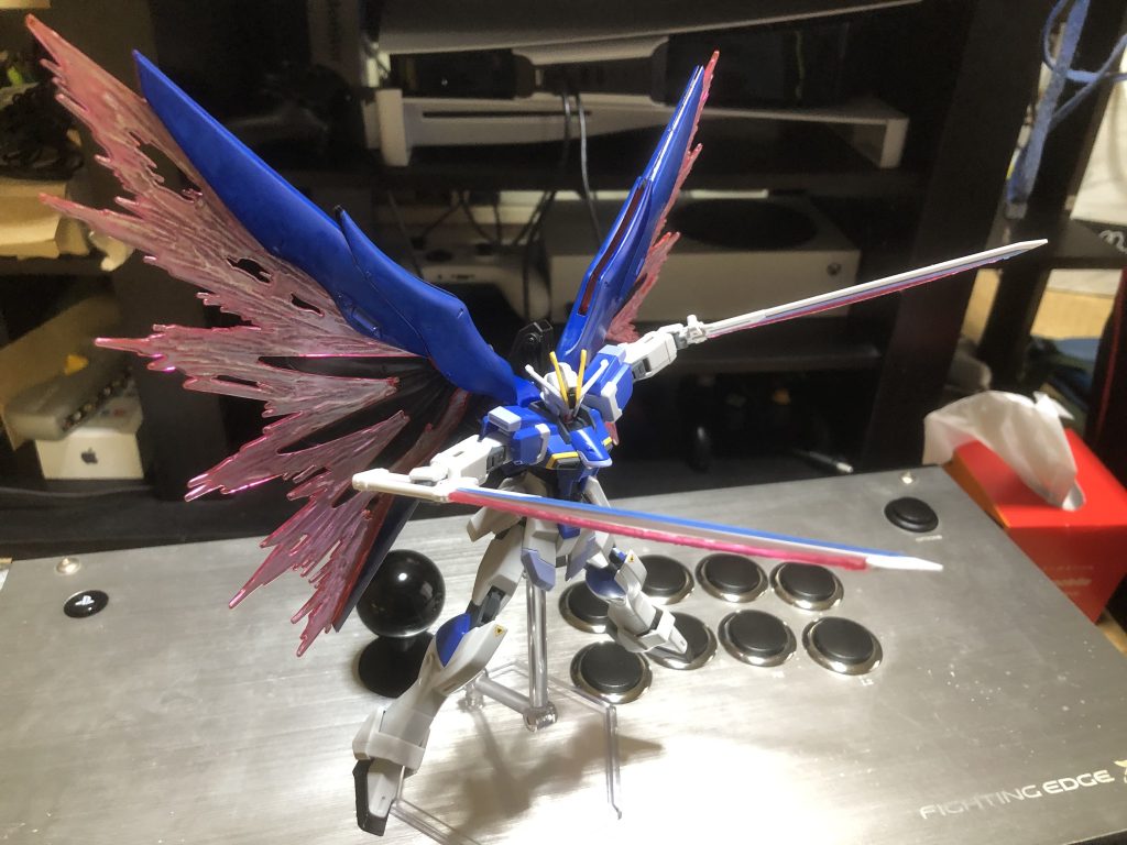 全色ガンダムマーカーでグリグリと塗装しました。この範囲なら普通に筆で塗れば良かったかなーと思ったり。