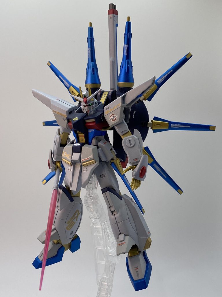 前々回に作成したレジェンドも再掲。こいつは動かさなければカッコ良い。