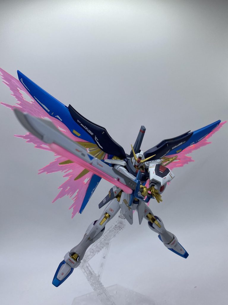 スペース余ったのでデスティニーの翼展開状態。かみ合わせが悪くエフェクトが入りづらい😞