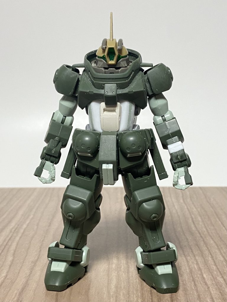 プロポーション変更。 人が入ってる感出す為、肩幅、股関節幅を狭めています。後、首を短くしてます。