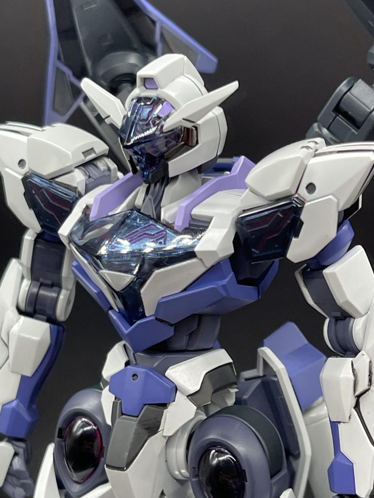 シェルユニット内部は蛍光エナメルで塗装したのでUVライトで発光させることが出来ます。