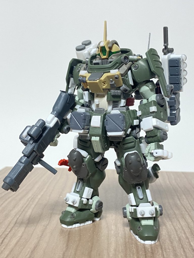 盛り3段階目。細部にディテール追加2連ミサイルポッド、スクラッチ。最終形態です。