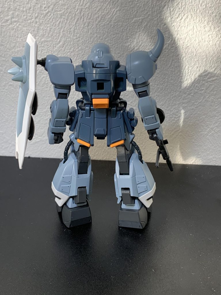 後ろ姿です。塗装後に気づいたのですが、リアスカートの筋彫りが大きくズレておりました、、、今回筋彫りは、今までの中では割と上手く出来たと思っていたのでショックでした、、、(´；Д；`)時間を見つけて、ウェザリングを施したいと思います！