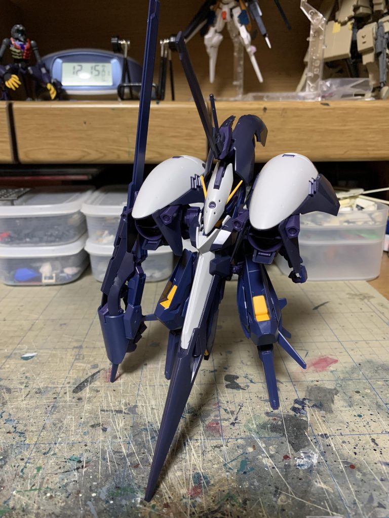それでは制作過程です。まずは武装神姫ストラーフみたいな構成のガンプラを作るにあたってベースとしてキハールⅡを用意しました。単に手持ちのウーンドウォートがこれしか無かった為なんですが、結果的に正解だったとおもいます。