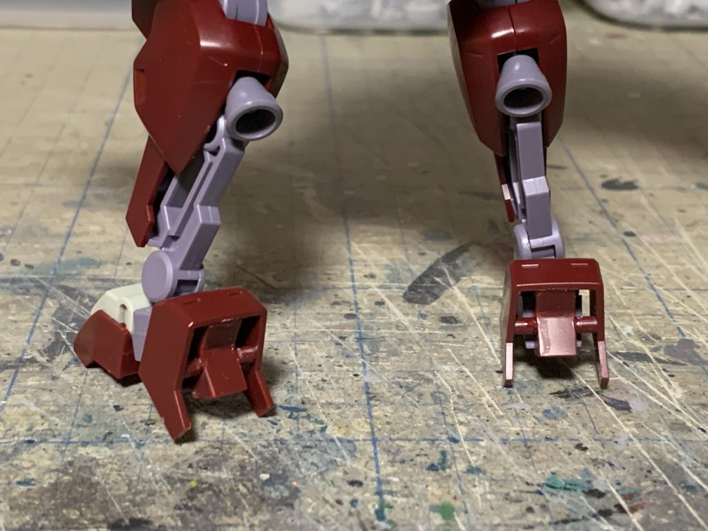 踵は加工してほんのりヒールに。