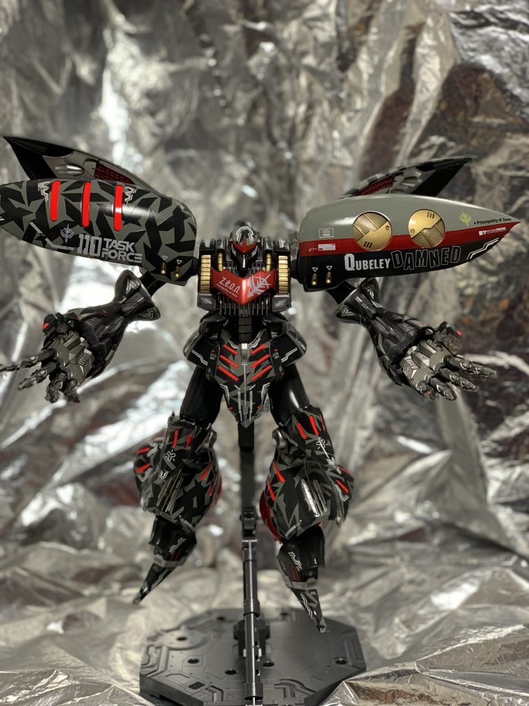 手のポーズを少し変えたら。。。「すしざんまい」w w。。もうこの後の写真はソレにしか見えなくなってきますw。