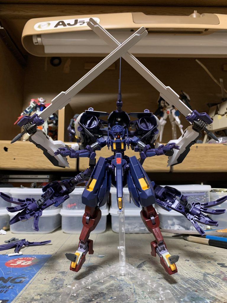 そこからまぁ色々遊んで余計な装備も作ってみたり。ちなみにこのフル装備だと後ろが重すぎて立ちません。