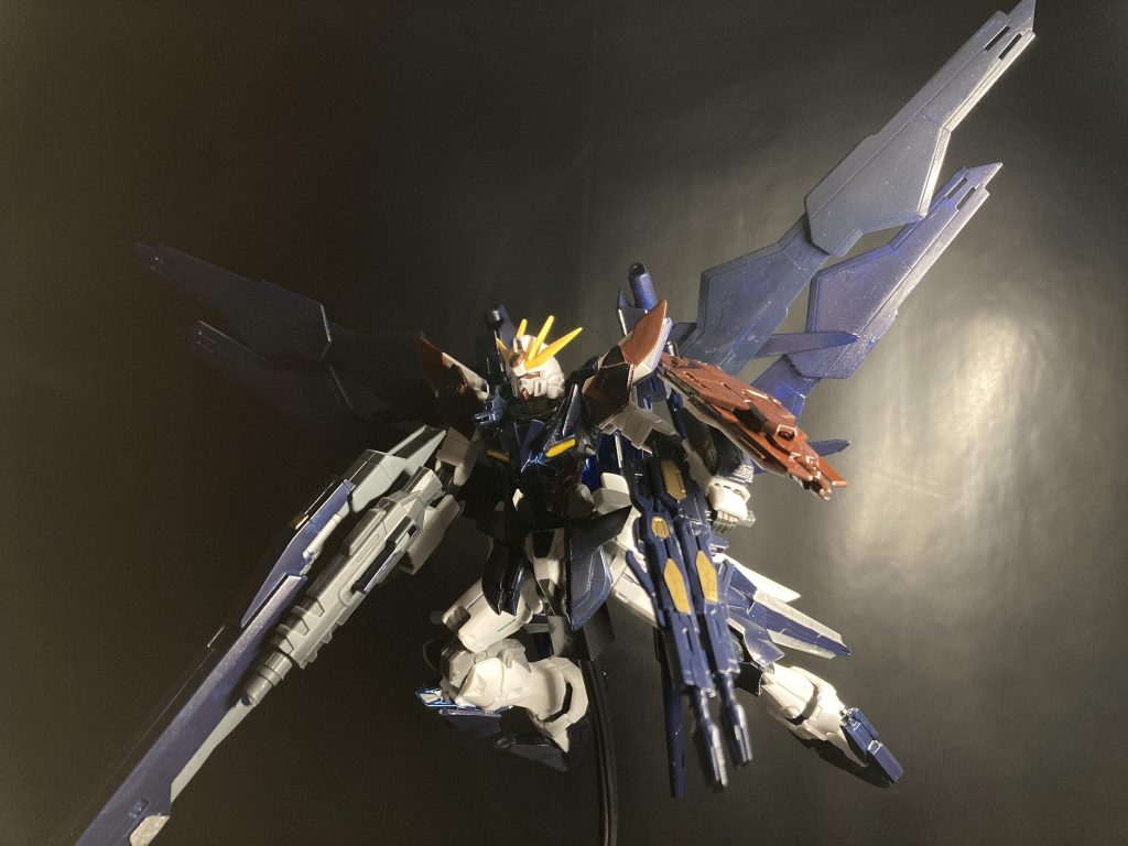 このようにライフルがスタービルドストライクのような2連主砲になっていたりシールドが2枚重ねられてたり