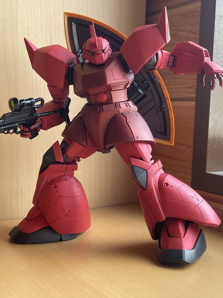 デザイン的にポージングは難しいですね。