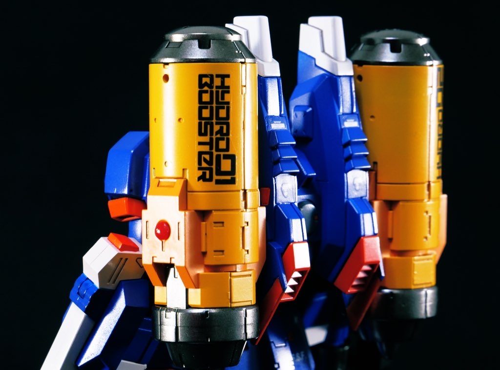 デカいタンクは男の浪漫。いつものように、オリジナルデカール。ハイドロブースターという名前。無理せず厨二ネーム炸裂で01、02で左右2機装備。