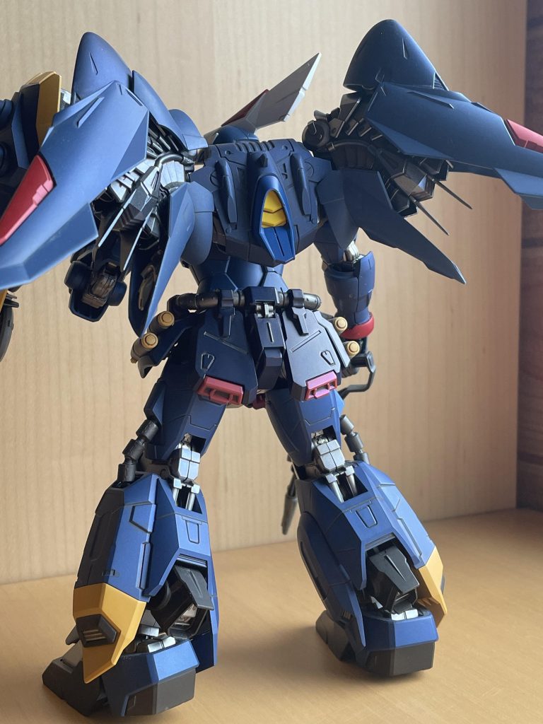 バックショット。ウイングのパーツ片側紛失しとる……。