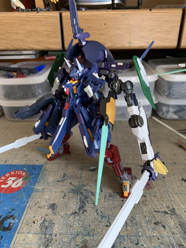 あとは原点回帰でストラーフ的な装備に落ち着き、プラ板などでディテールアップを図ります(アップしたのか定かではない)。