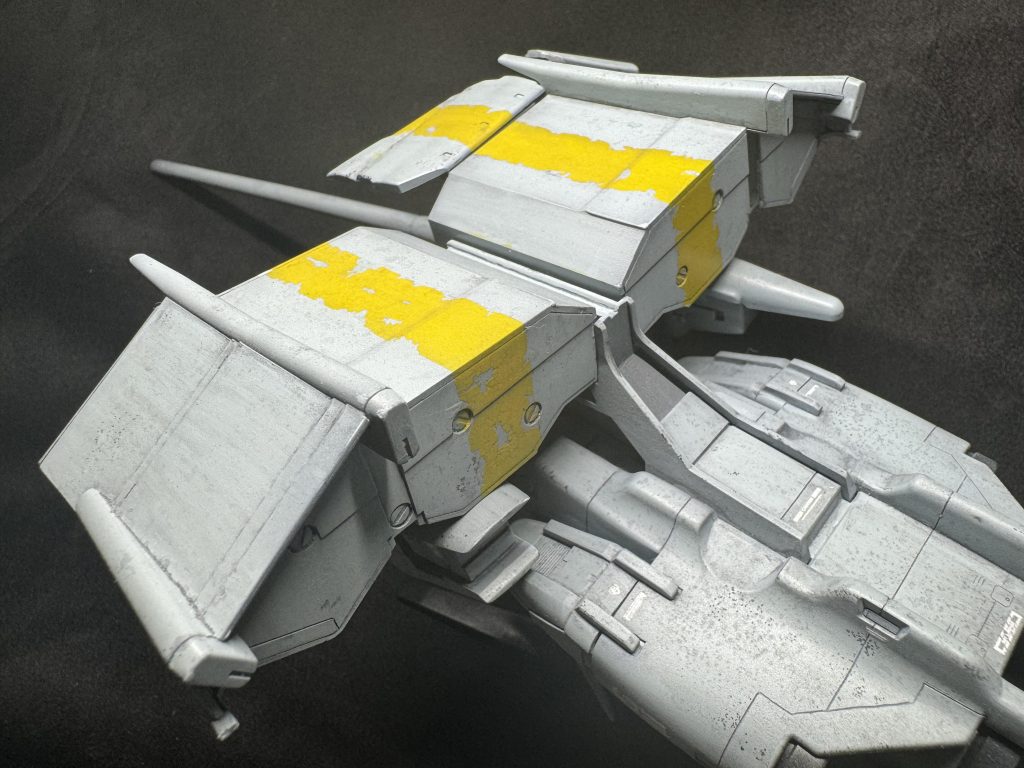 上からも見てやってください。イエローマーキングの剥がし方は、スターウォーズぽくなるようにこだわりました。お尻は汚しすぎた...反省。。