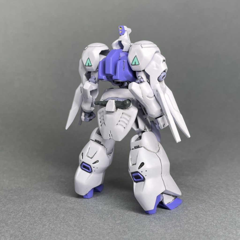 うしろ　クリア成形のものだったので、全体にグレーのサーフェイサーを吹いて加工しました。