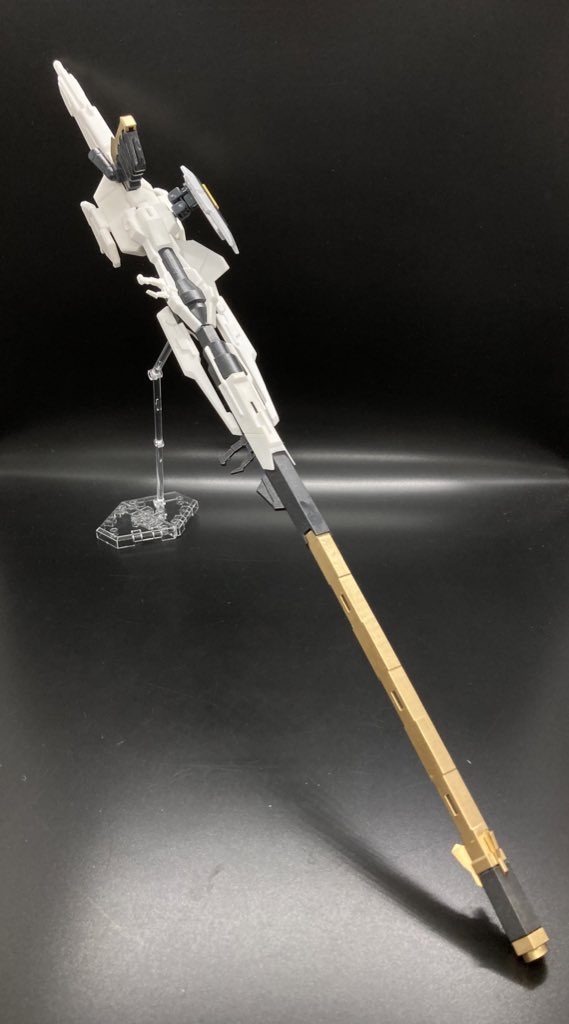 ランチャー部を単体で機首パーツは付け替えで砲身に交換できます。