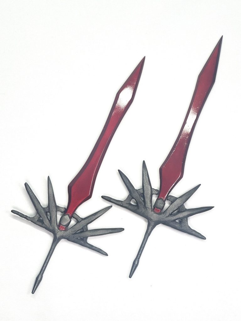 永遠拒絶の剣 「その命に何の意味がある…?」 ルシファーが使ってた剣のひとつ持ち手以外は全てフルスクラッチで制作。メタルカラーステンレスにクリアーレッドを吹いています。機体以上の大きさになります今更気付いたのですがルシファーが使ってた剣の片方は違う形状の剣だったみたいです