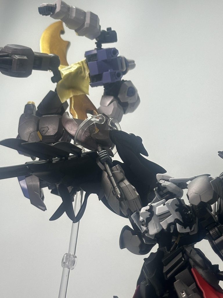 原作再現「そんなに死に急ぎたいか…」かなり無理やりですがw一応持たせることができますが重さであっさり負けます。