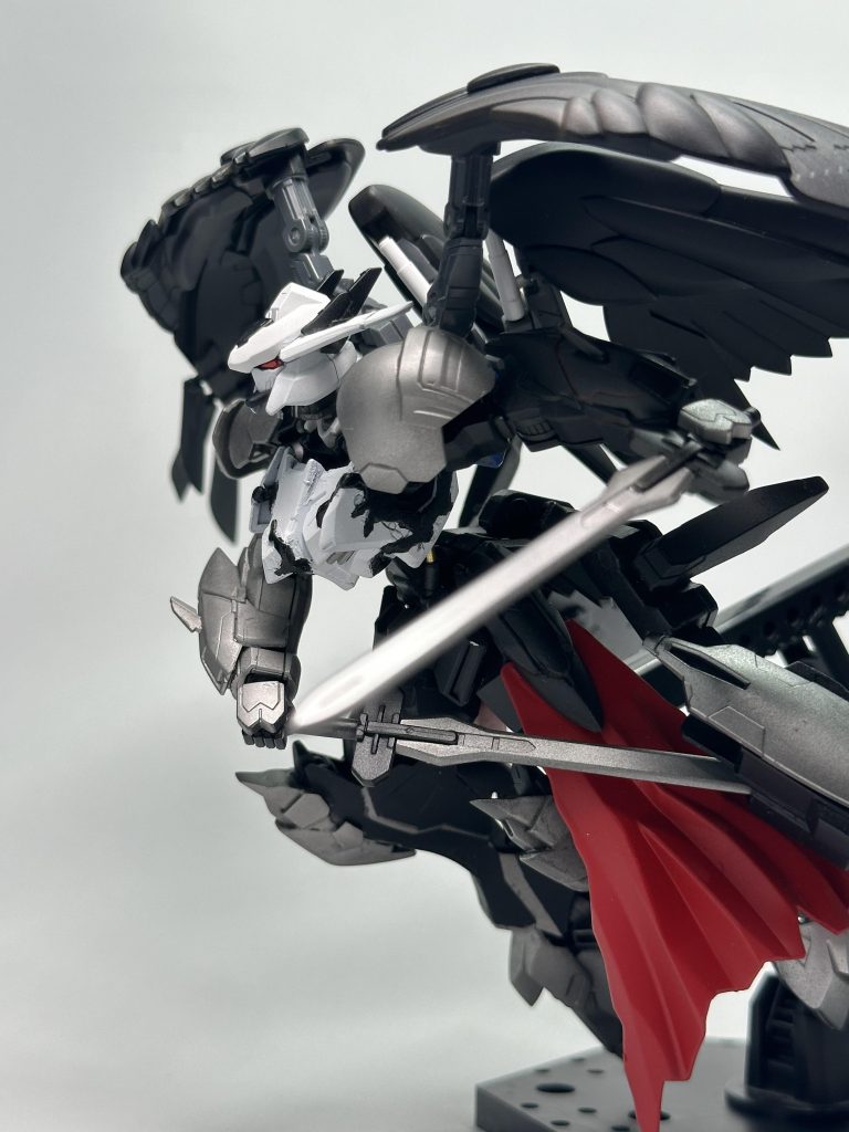 バエルソードバエルが主に使う剣。クセが無く使いやすい。色はルシファーに合わせてシルバーにしています