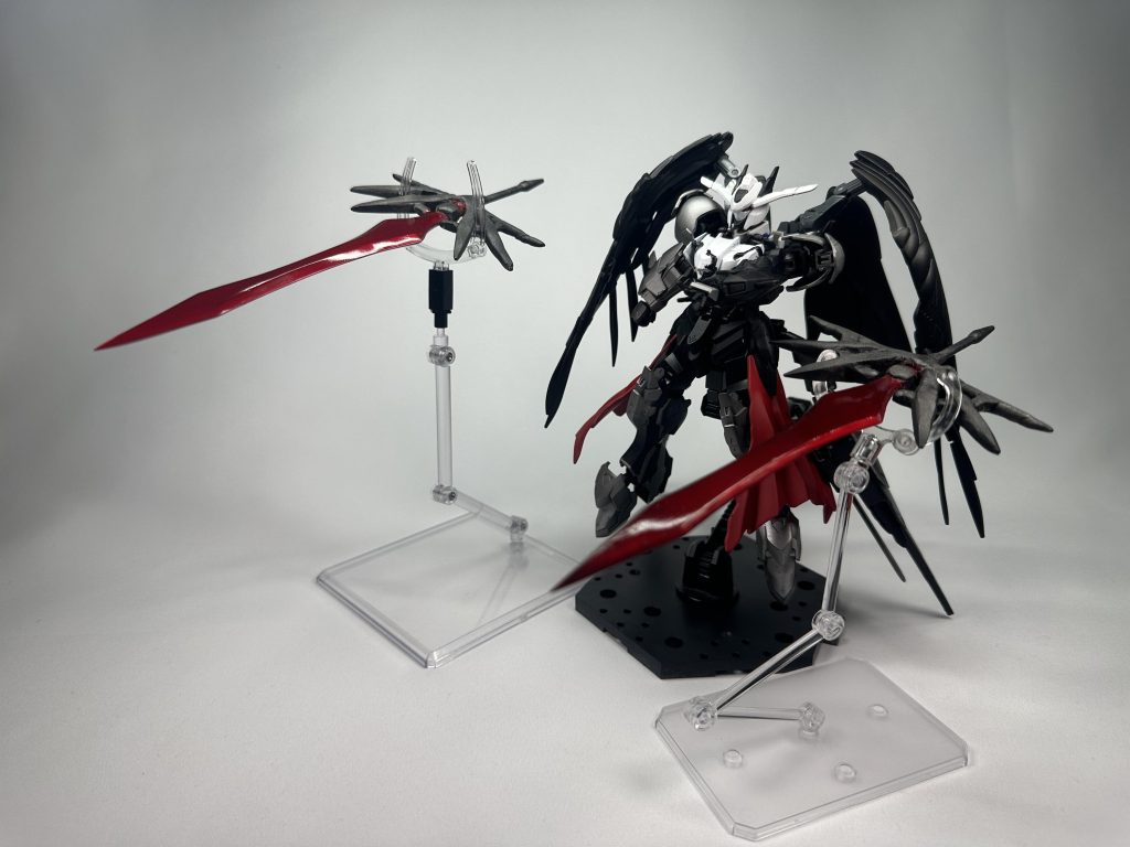 「イブリース」なのでファンネルみたいに浮かせたり飛ばしたりします。デカさを利用した防御も可能です