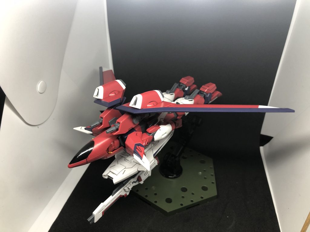 機首のあたりが赤一色というのもなんだなと思いまして黒くしてみました。