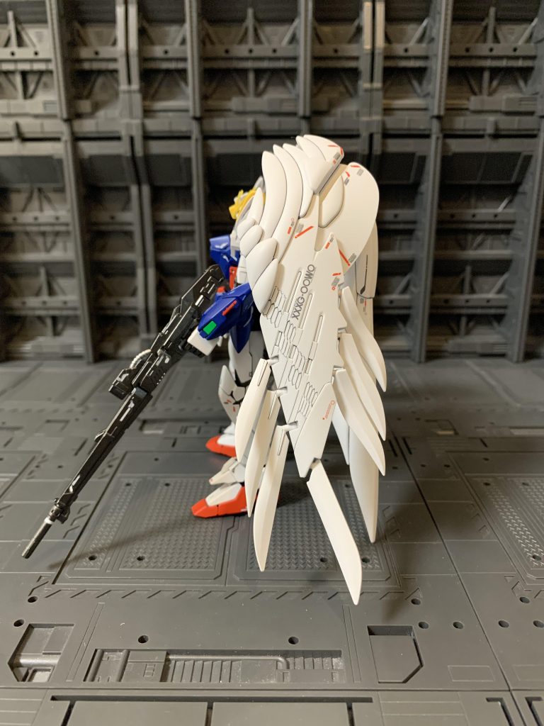 古いキットの為か、ウイングのモールドが浅い箇所が結構多かったです。掘り直し大変でした💦