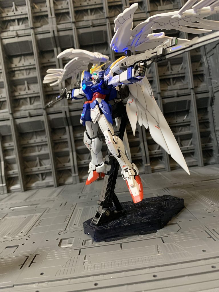 ローリングバスターライフルの構えで。これスパロボだけなんですよね。原作では使われていませんね。