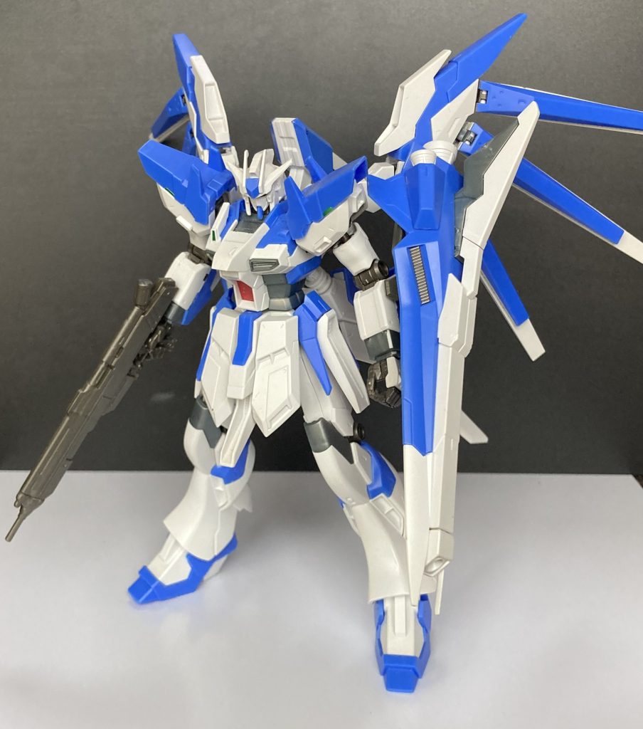 実はこちらもブックオフのジャンク品で見つけて購入しました。当時、RGのHiνガンダムが転売ヤーの標的になって長期間品切れしてた時期だったのを覚えてます。現在じゃ転売ヤーさん達はガンプラ瀬取り飽きちゃったんですかねえ😁近所のイオンでも再販hguc普通に品揃えされてますね。