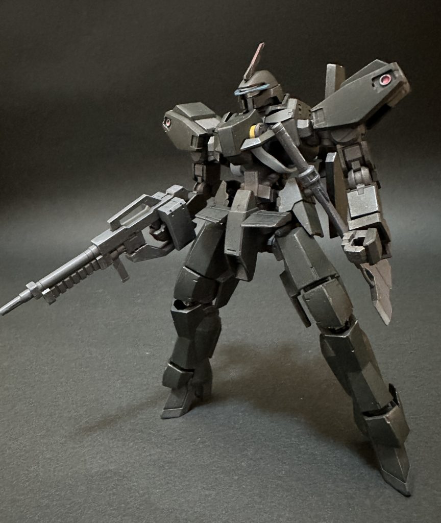 試験的に運用される機体は精鋭部隊に回されるのかなと考えてアリアンロッドのカラーで塗りました。プラモデル完成品　２０２４　その１０