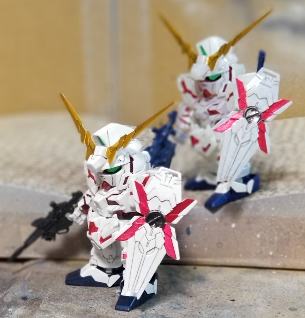 クリアーバージョンは、素組だとクリオネみたいだったので、クリアーホワイトで透明感を抑えました。赤いサイコフレームが絶妙に透ける事で美しく、、、はなりませんでした(-_-;)