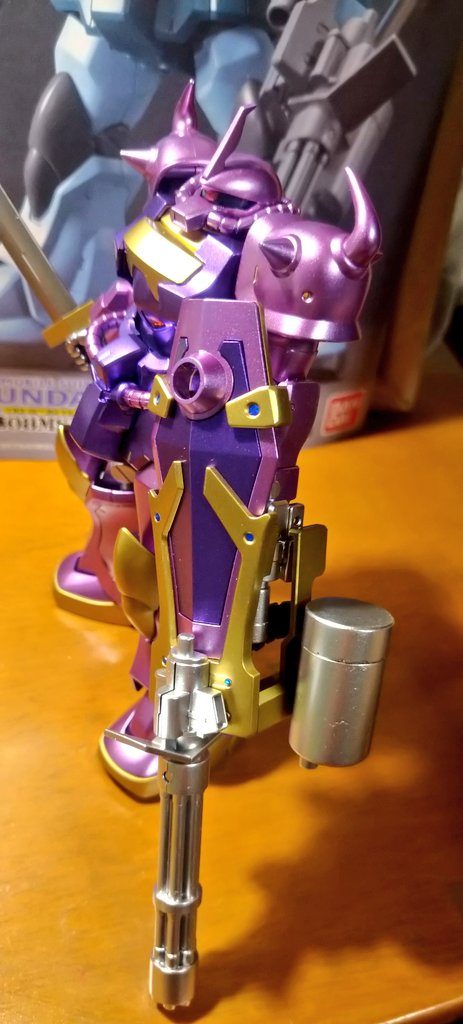 ガトリングはシルバーにしてシールドへの取り付け部分が装飾に見える様に工夫してみました