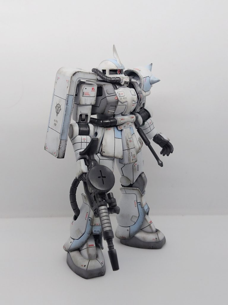 マシンガンのストックは短くしました。腕と干渉して普通に持てない…