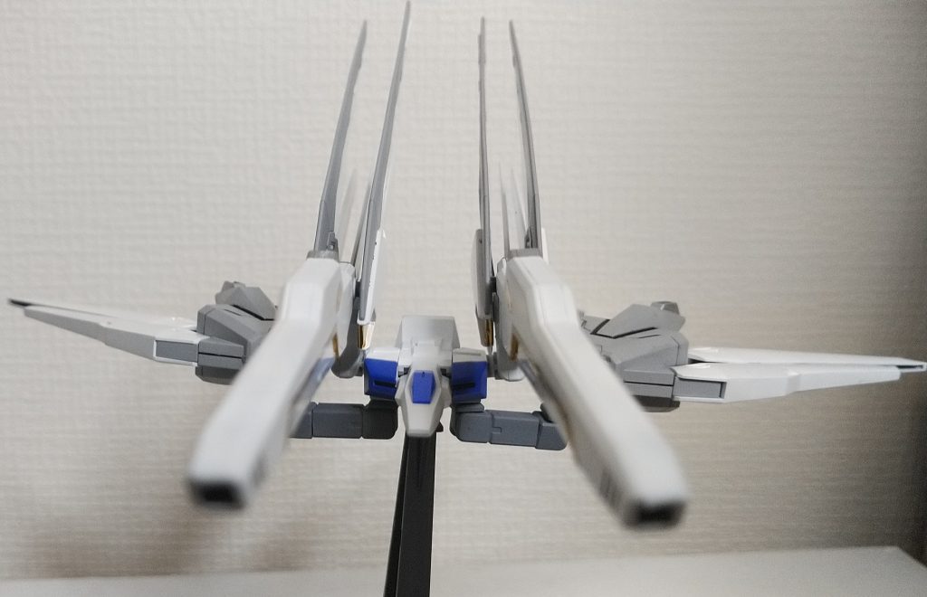 バラエーナプラズマ収束ビーム砲を構えられます。今回は「此方が本体」と言っても過言ではない!