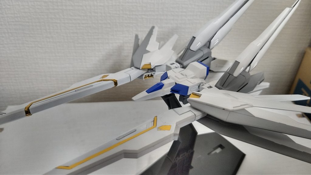 翼もブースターも稼働するので別機体の見た目になるのもお気に入り♪