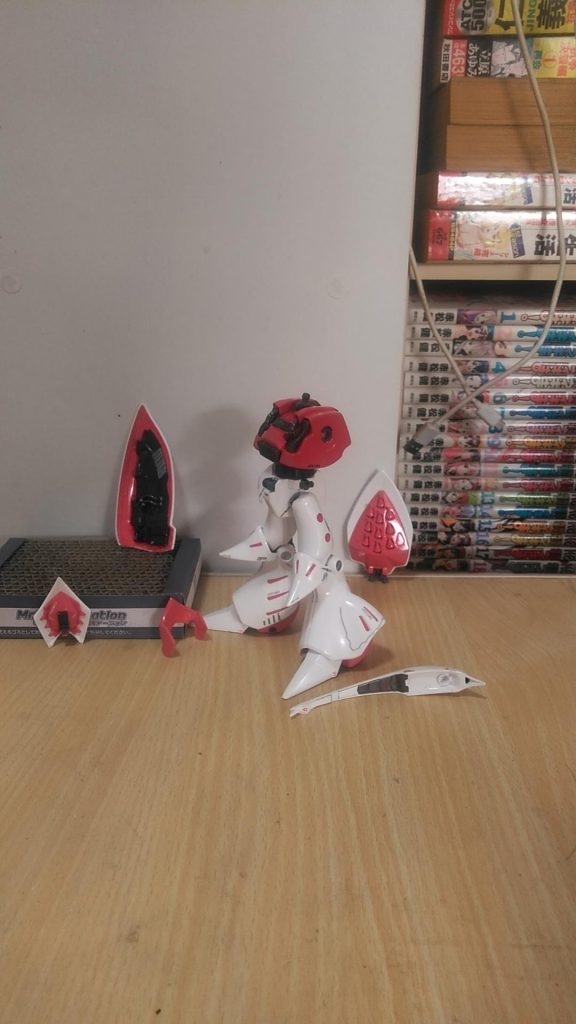 基本あんまり見せない所のショットそういう所にも デカールを貼ってます。