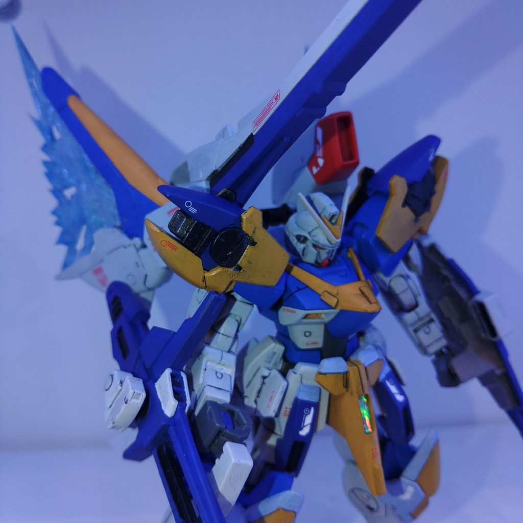 一部スジ彫り追加したり、プラ板貼り付け等してみました。股間とヒザのホログラムは釣具用のホログラムシールです。