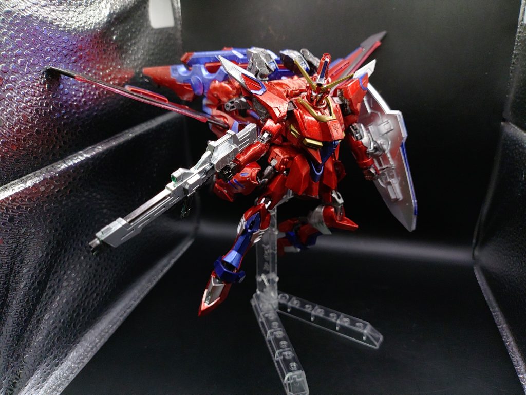 ◯正面イモータルジャスティスの武装は堅実だけどトリッキーじゃなく、アスランに合わなそうという事で、インフィニットジャスティスとミキシングしました。やっぱり、バックアップの羽にビームがあるとアスランらしさが出ますね!