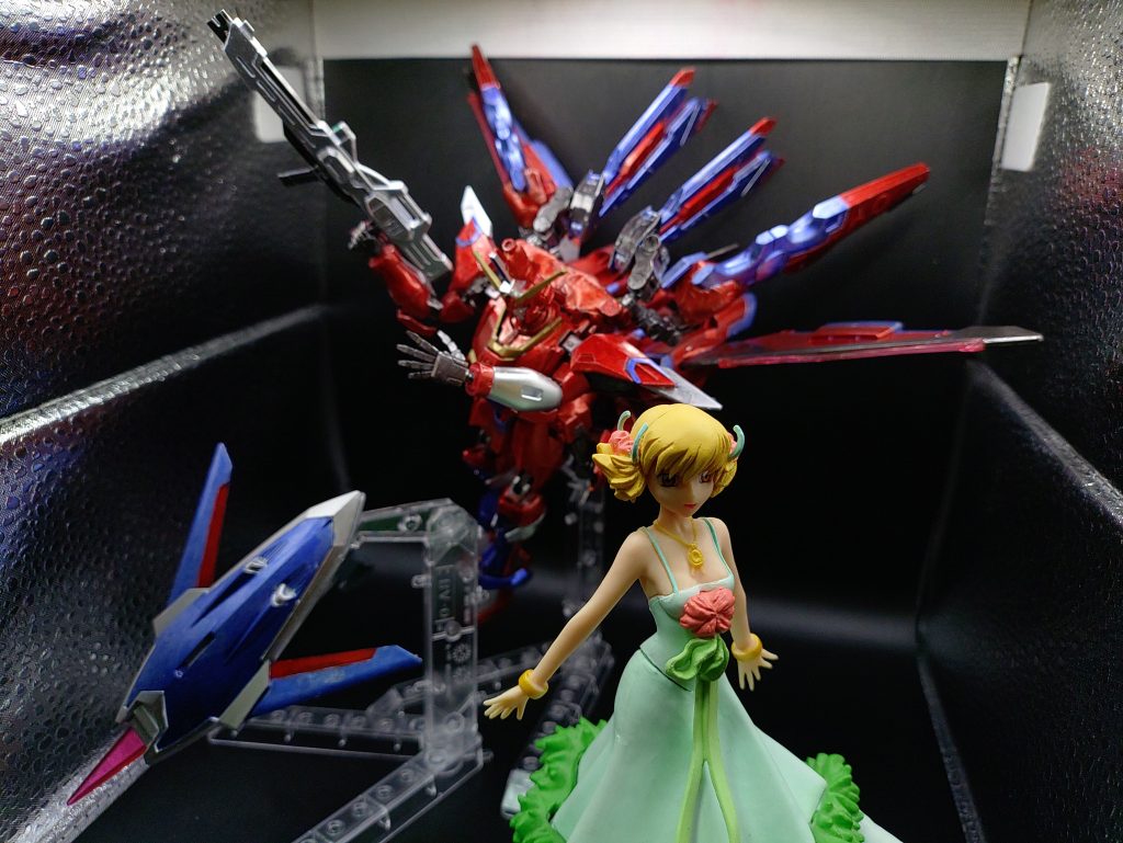 ◯武装・近接防御連装機関砲 ヴァンダーファルケ×4・高エネルギービームライフル×1・ヴィーゼルナーゲル ビームブーメラン×2・フラッシュエッジ4 シールドブーメラン×1・ カルキトラ ビーム重斬脚×2・シュペールラケルタ ビームサーベル×3・フェンリルビームクロー×2・ファトゥム２式×1◯特殊兵装・ヴァリアブルフェイズシフト装甲・ハイパーデュートリオンエンジン・ヴォワチュール・リュミエールシステム