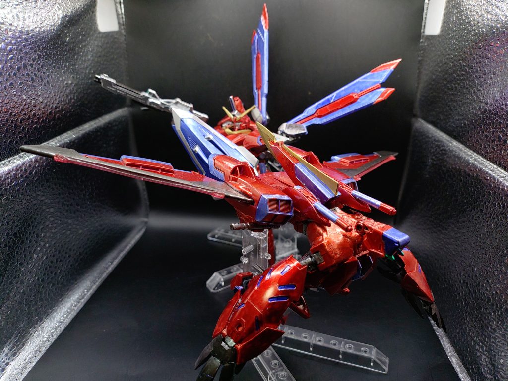 ◯分離時　連携分離したMS形態で連携戦闘。コクピットは上半身にあるため、近接戦闘は基本的に下半身がおこないます。OOのようにハロを同行させて、下半身の操縦のサポートをさせたり、遠隔操作で別の人に操作させる事も可能となっており、一人だけで不可能な連携をする事も可能です。