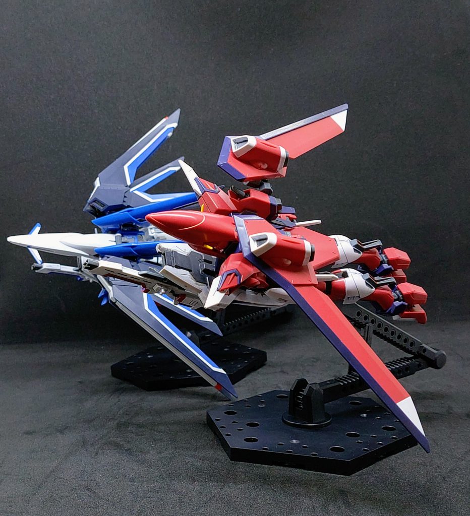 ライジングフリーダム(MA形態)と並べて1枚