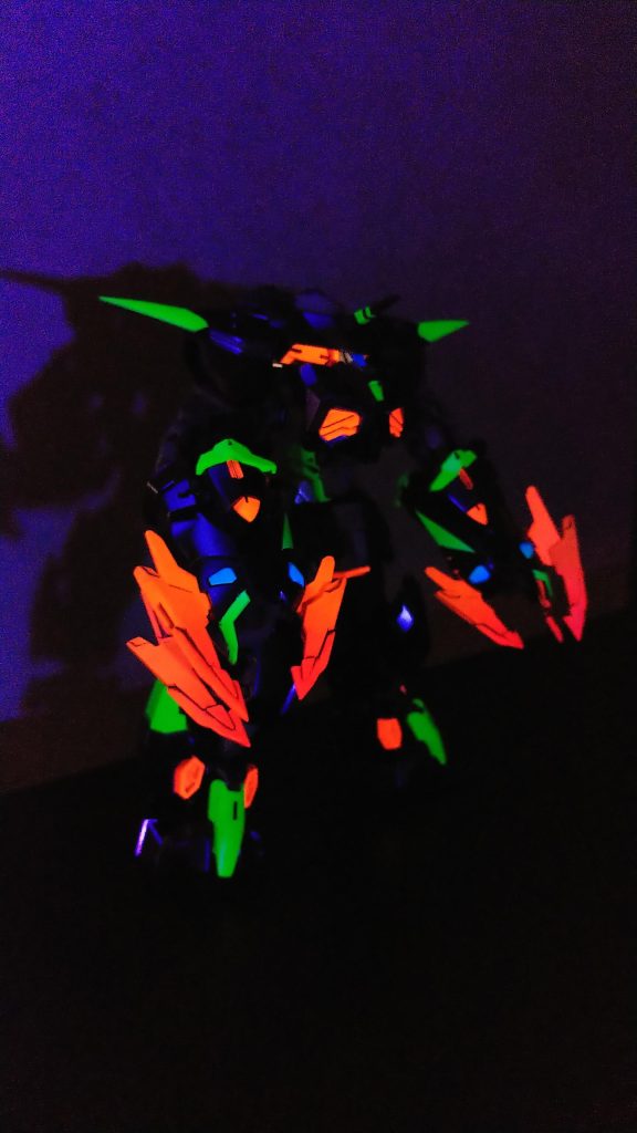 そしてもちろん光ります！撮り方下手ですみません(*>д<)