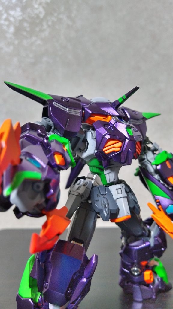 装甲はメタリックパープル、本体？中身はつや消しな感じです