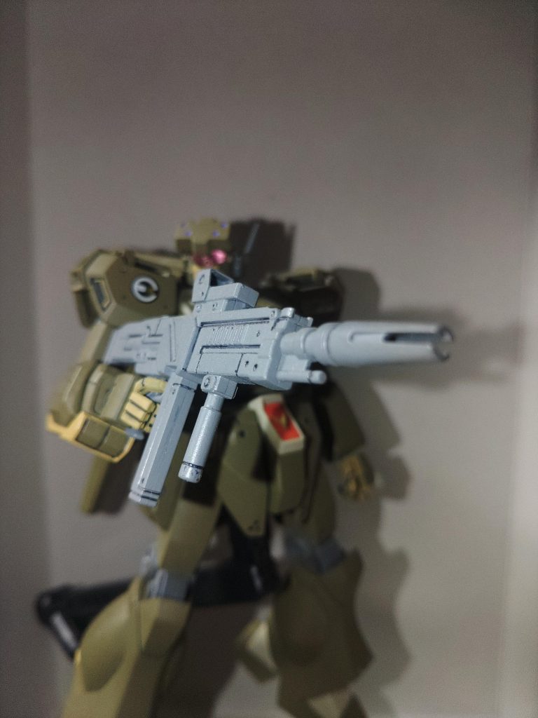 ビームライフルはジェスタの物にジェガンのマズルを装着、命中精度よりも命中率を優先させた高機動戦闘仕様。この作品では特に武装のミリタリー要素を重点を置きました。